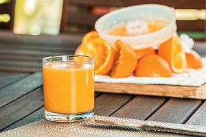 fresh-orange-juice-1614822__340